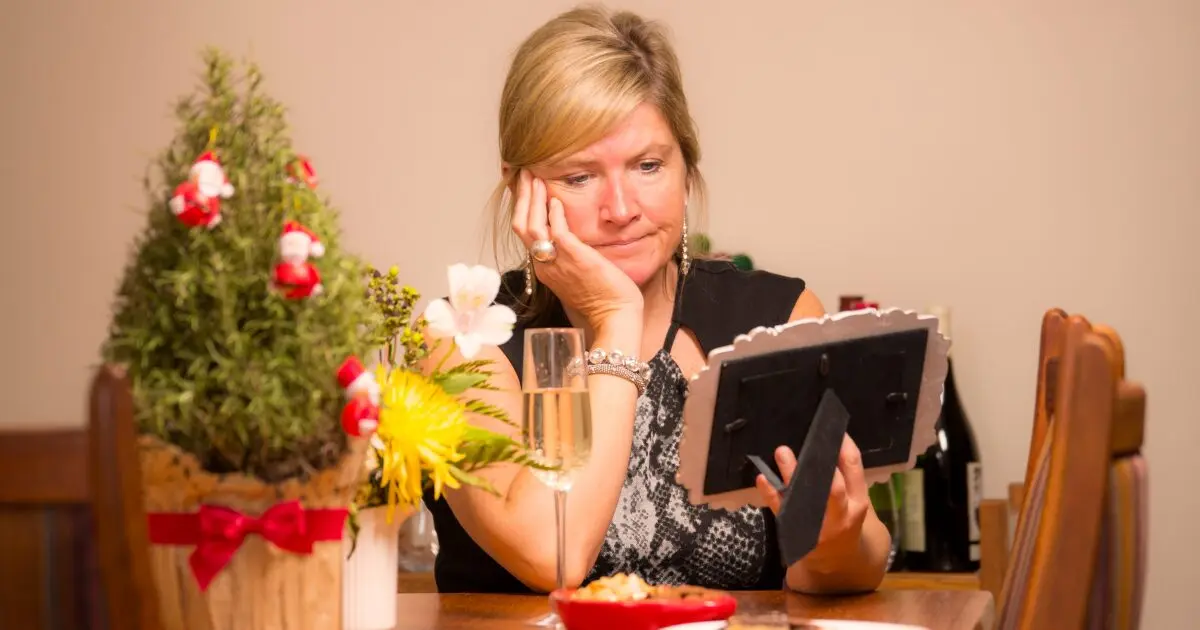 Vivre le deuil pendant les fêtes de fin d’année : conseils pour apaiser la douleur